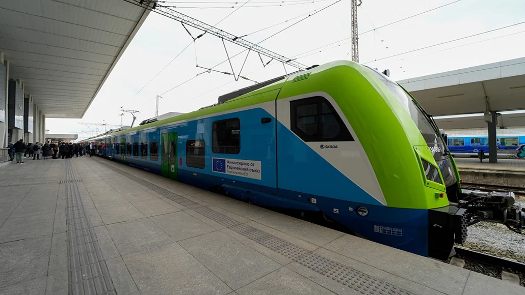 first electric trains in Bulgaria