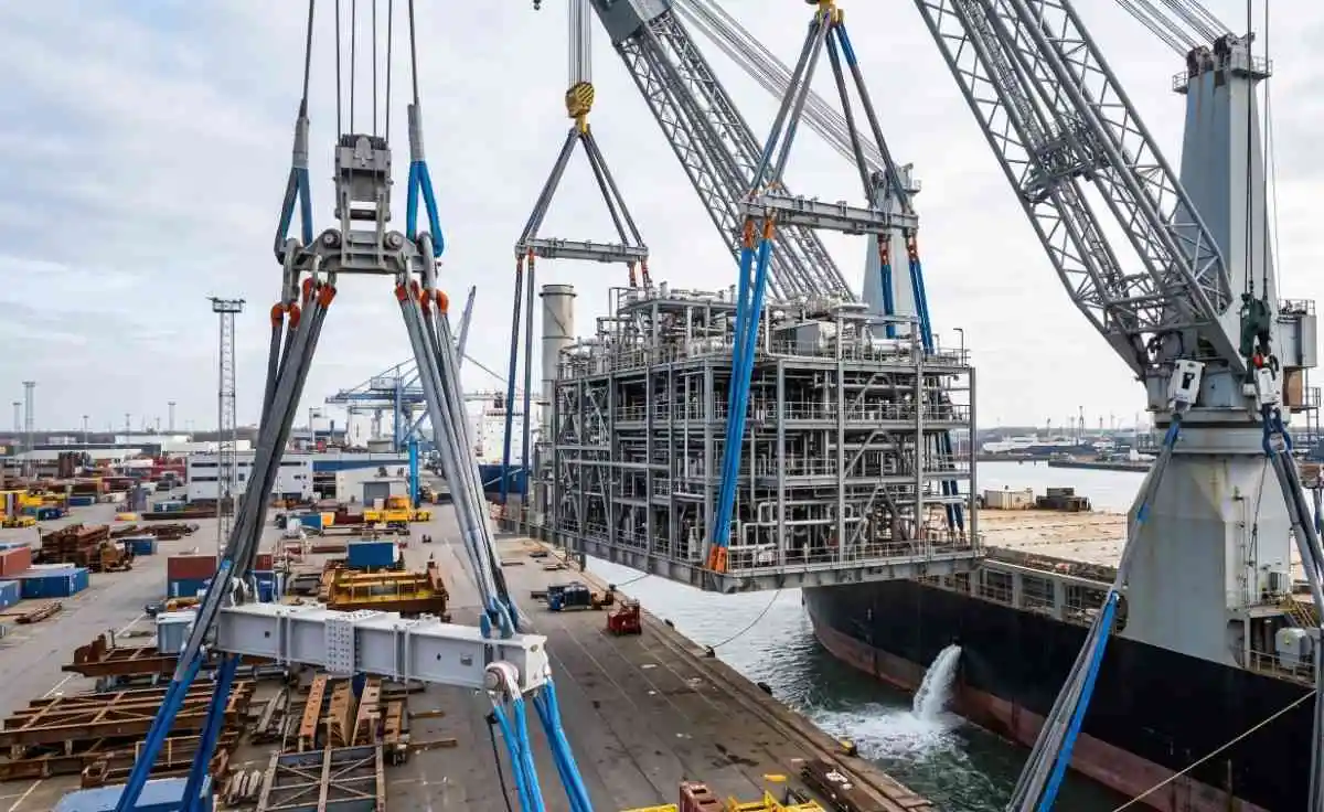 Innovative Rigging Solutions Strengthening Heavy Lift Ships 2
