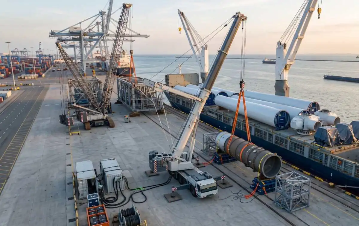 Sustainable Heavy Lift Cargo Operations Expanding Green Logistics 1