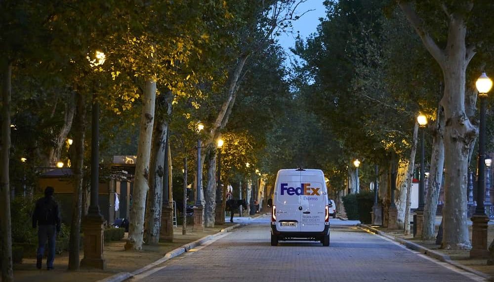 FedEx Commits to Carbon-Neutral Operations by 2040